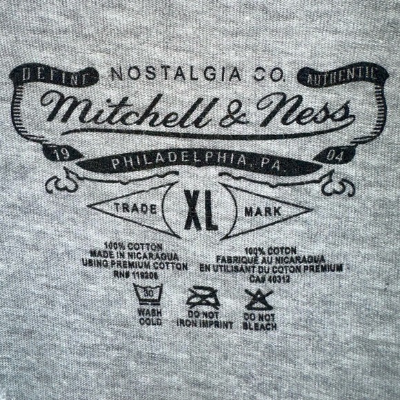 SOLD 💕Mitchell & Ness Philadelphia 76ers NBA Short Sleeve T-Shirt - Picture 3 of 7